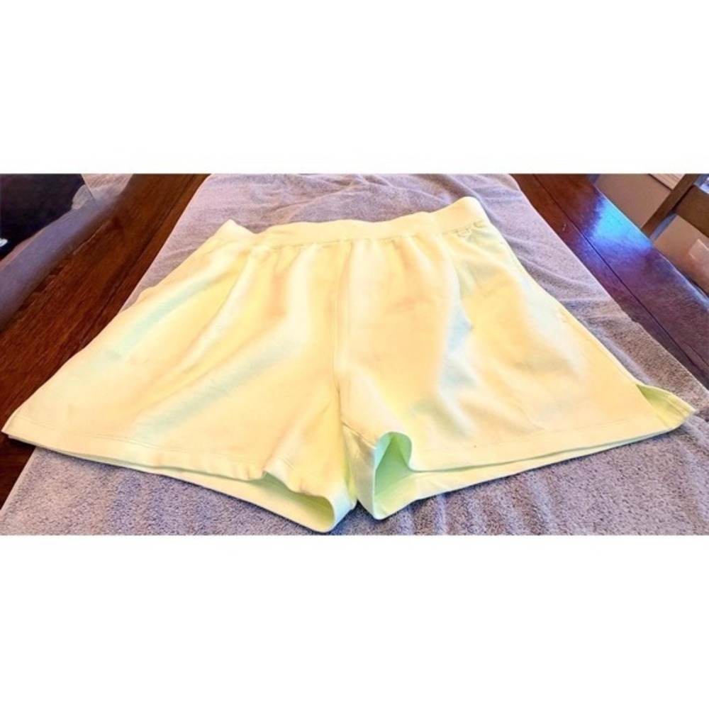 Nike 24.7 ImpossiblySoft Shorts Women's XL Yellow Green HQ8179-701 NWT